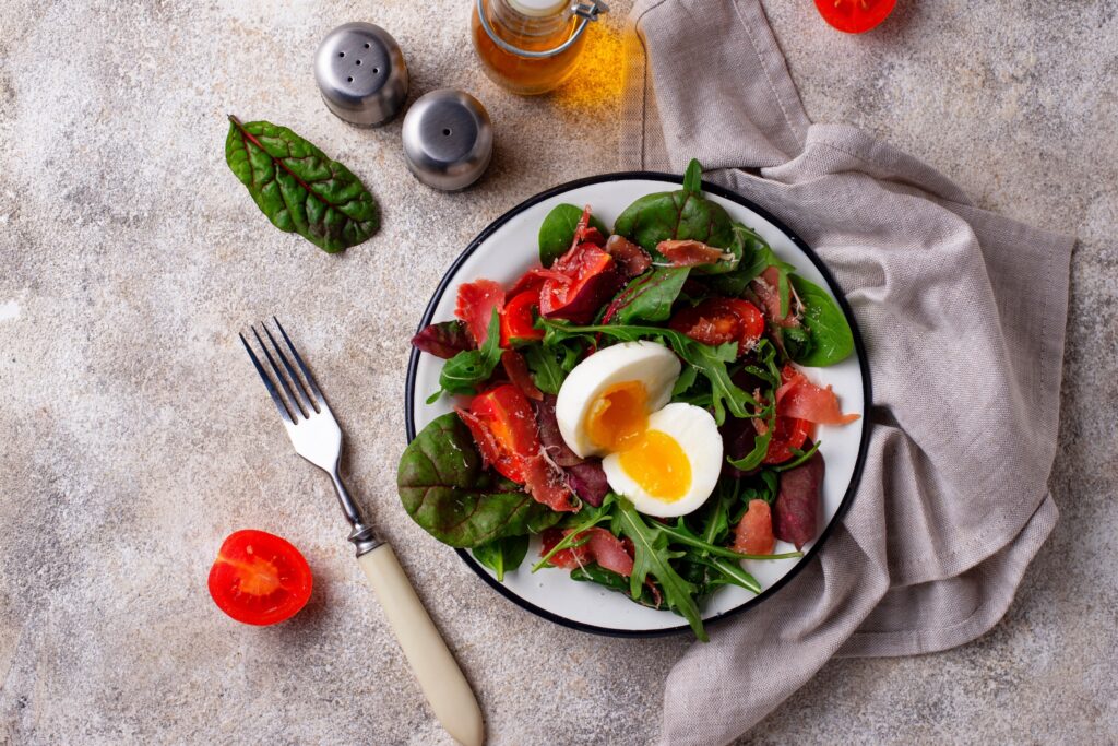 salad with healthy protein fats and non-starchy vegetables